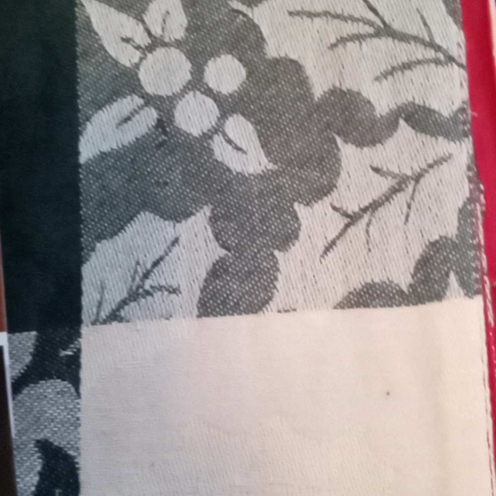 Holiday Table Runner. - Picture 6 of 8